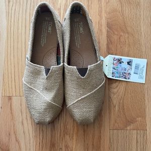 NEVER BEEN WORN TOMS